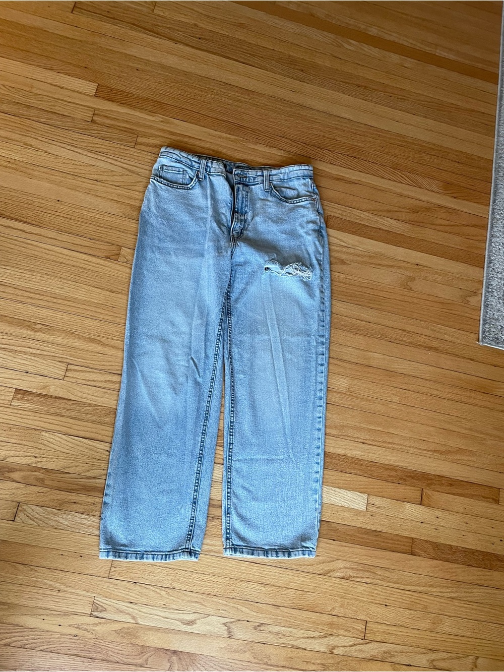 wild fable Light Blue Boyfriend Jeans with Distressed Knee